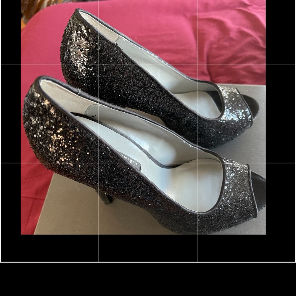 VERA WANG SHOES.. VERY PRETTY